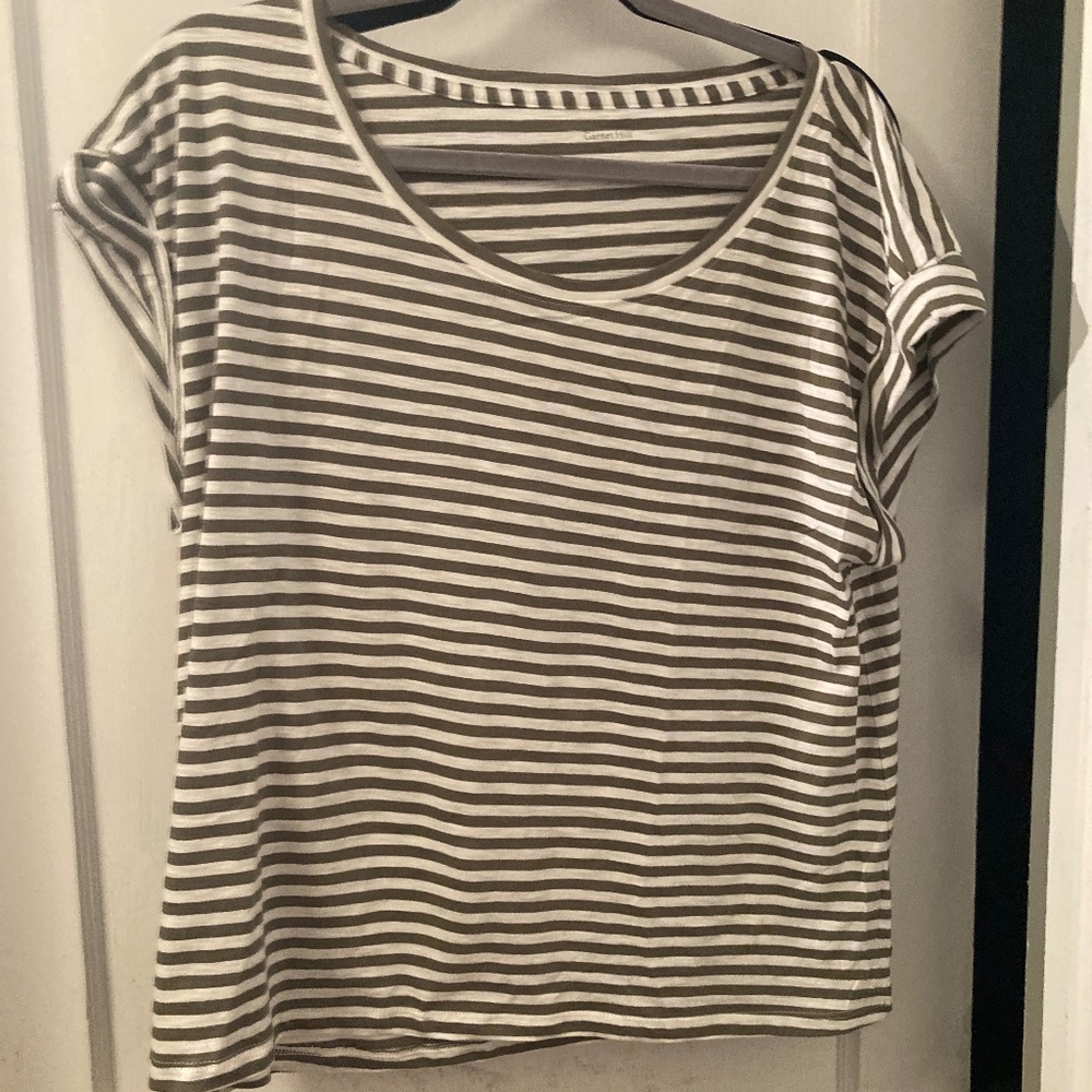 Garnet Hill Gray and White Striped Short Sleeve Tee
